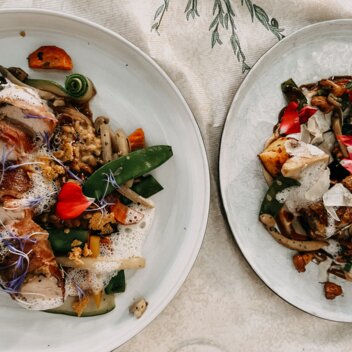 Tagesziel geschafft! Angekommen beim Gasthof Schäffer in Neuberg an der Mürz lassen wir den Abend genussvoll ausklingen. (Geheimtipp: Wir haben noch nie ein so gutes Rehfilet gegessen!) | © STG