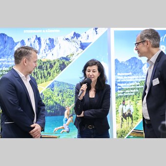 Michael Feiertag (STG), Andrea Schumacher-Fichtner, ADAC und Klaus Ehrenbrandtner (KW) auf der ITB  | Sascha Radke