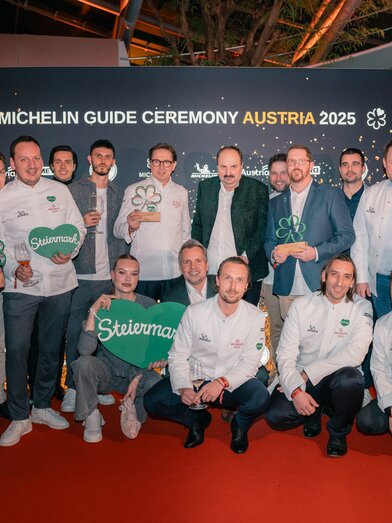 Die steirischen Sieger beim Guide Michelin 2025, in der Mitte Heinz Reitbauer (Steirereck und Pogusch), Johann Lafer und STG-Geschäftsführer Michael Feiertag. | © Österreich Werbung | Florentin Haunold