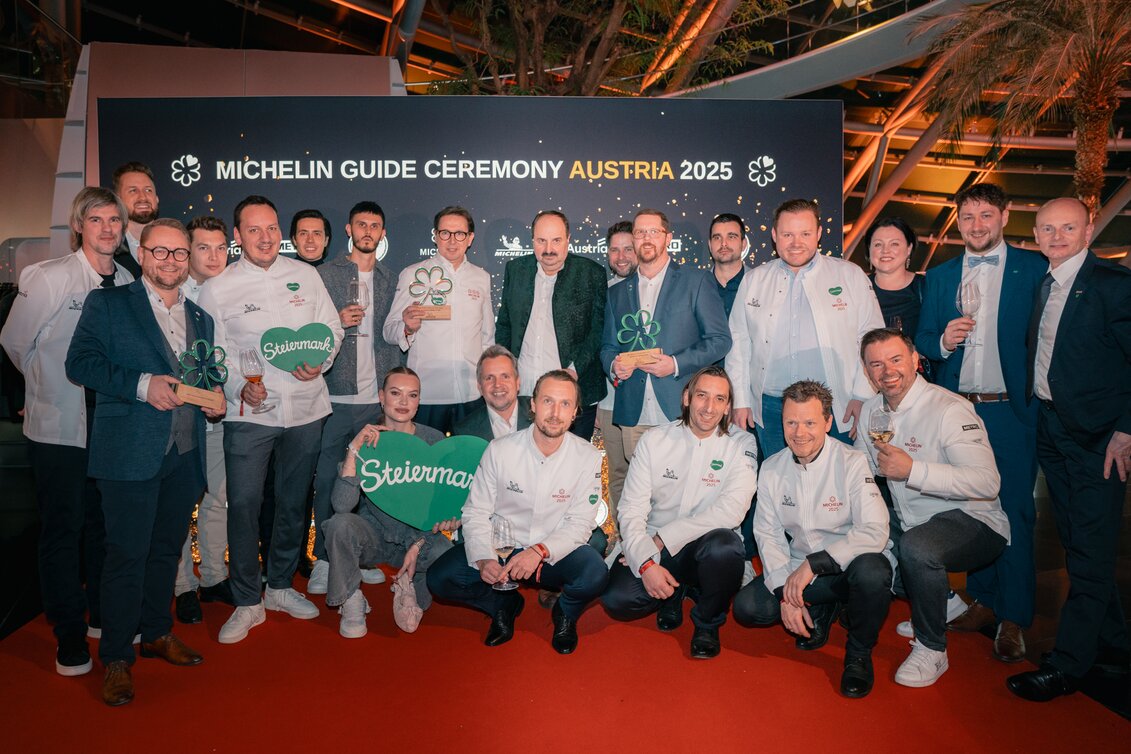 Die steirischen Sieger beim Guide Michelin 2025, in der Mitte Heinz Reitbauer (Steirereck und Pogusch), Johann Lafer und STG-Geschäftsführer Michael Feiertag. | © Österreich Werbung | Florentin Haunold