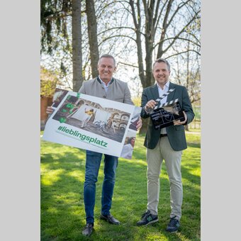 Landeshauptmann Mario Kunasek und STG-GEschäftsführer Michael Feiertag präsentierten den neuen Steiermark-Tourismus-Film | © STG | Jaden Gynes