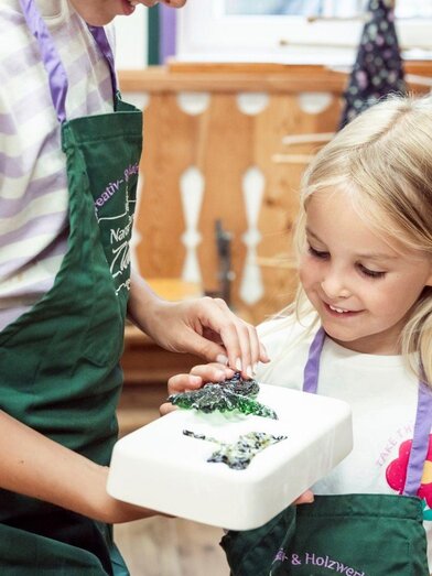 Glasschmelzen in der Kreativwerkstatt Zloam | © www.zloam.at | Narzissendorf Zloam | © www.zloam.at