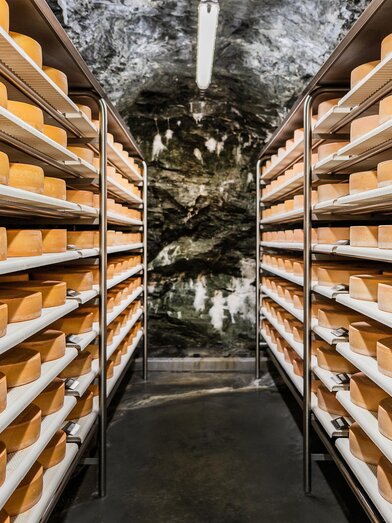 Mine Cheese_in the Mine_Eastern Styria | Katrin Painer | © Almenland Stollenkäse