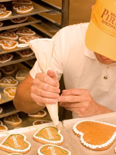 Herzen verzieren | © Pirker GmbH Mariazell | © Pirker GmbH Mariazell