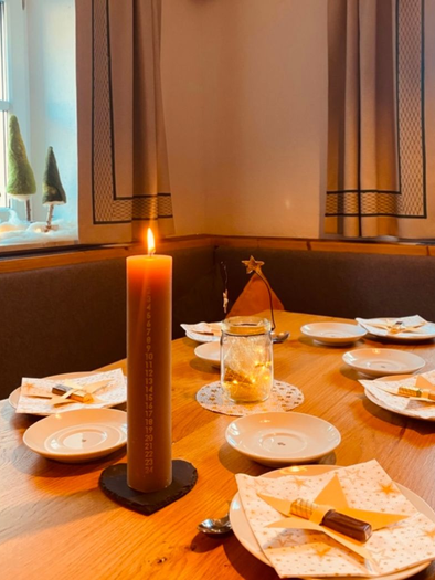A flyer for an Advent brunch with a cozy atmosphere. The offer includes regional delicacies and drinks. | © Das Schutzhaus am hohen Camper_Bad Aussee