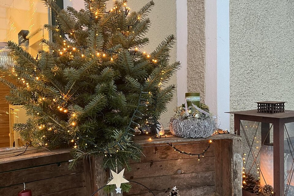 Kleiner Christbaum weihnachtlich geschmückt beim Moarhofhechtl in Passail | © Moarhofhechtl