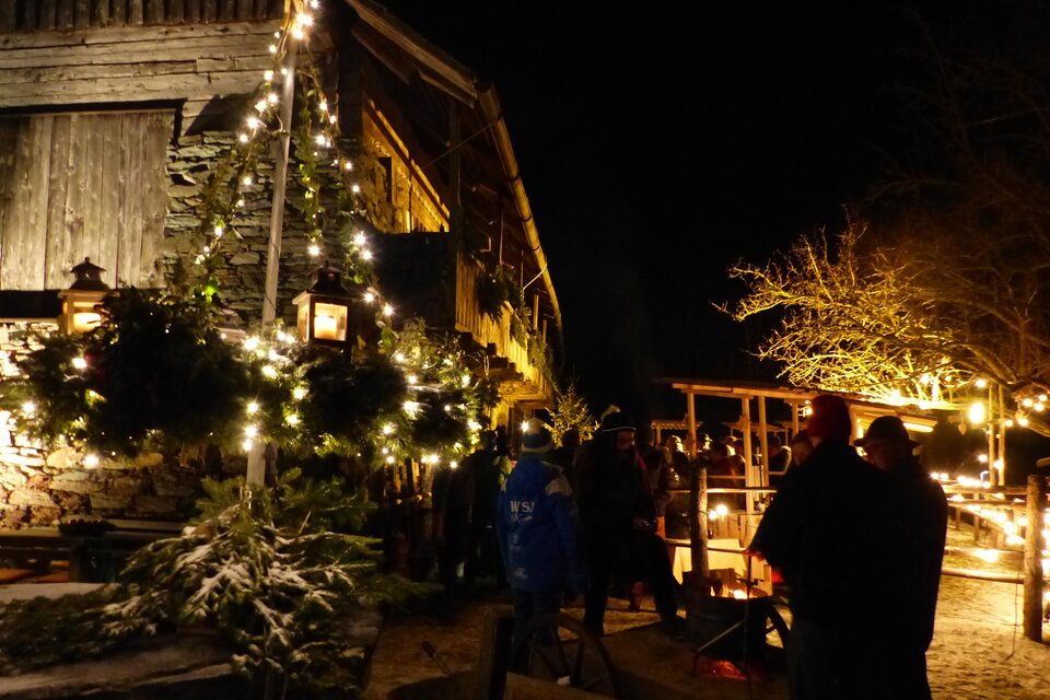 Advent'ln in St. Kathrein am Offenegg mit vielen verschiedenen Ausstellern | © Tourismusverband Oststeiermark
