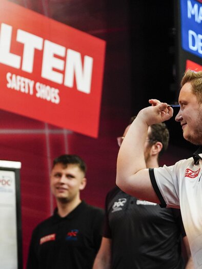 Martin Schindler throws darts at the PDC Darts Tournament in Graz. | © PDC Europe