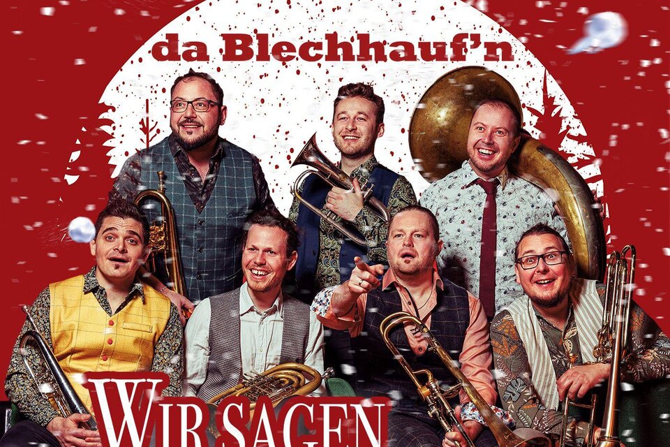 Eine Hand spielt eine Gitarre. Die Finger bewegen sich über die Saiten in einem ruhigen Moment. | © Da Blechhauf´n