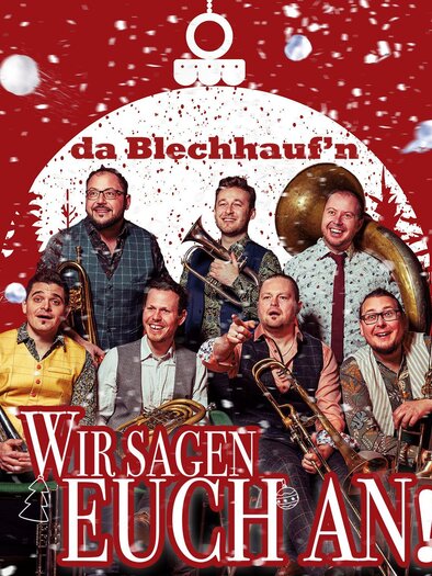 A hand plays a guitar. The fingers move over the strings in a calm moment. | © Da Blechhauf´n