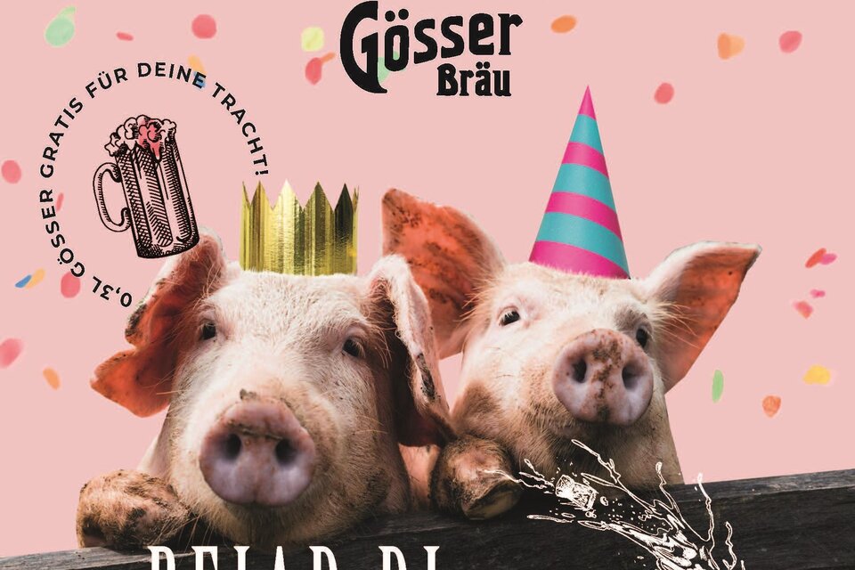 Zwei fröhliche Schweine mit Partyhüten stehen vor einem bunten Hintergrund. Die Schweine tragen eine Krone und einen Partyhut und wirken sehr ausgelassen.