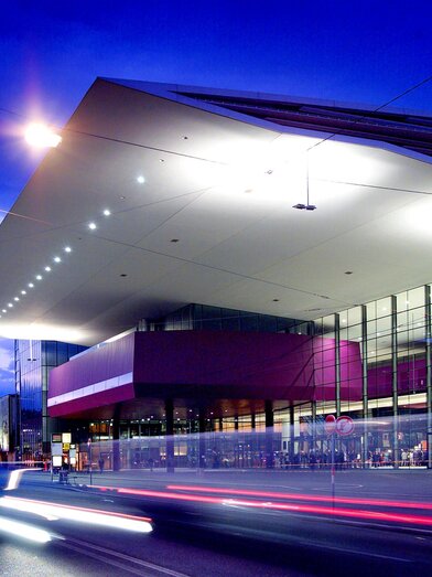 stadthalle-vordach-violet