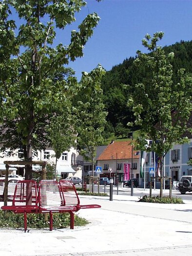 Marketplace in Passail with trees and seating areas | © Gemeinde Passail