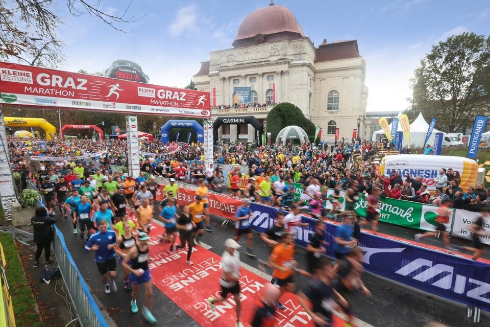 Start des Graz Marathons bei der Grazer Oper | © Gepapictures/Graz Marathon
