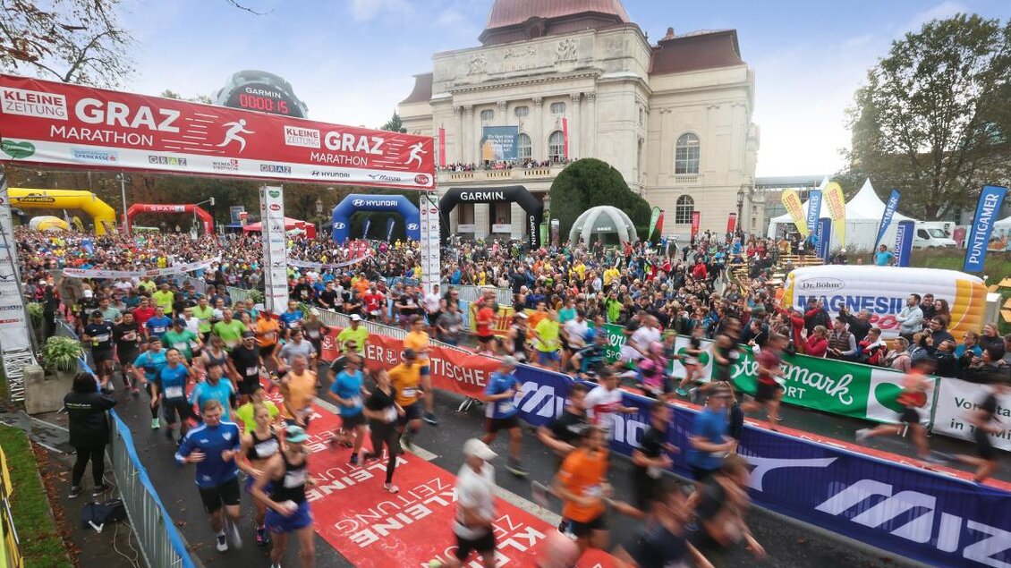 Start des Graz Marathons bei der Grazer Oper | © Gepapictures/Graz Marathon