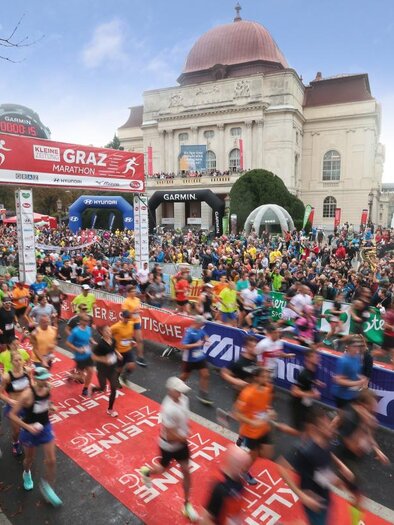 Start des Graz Marathons bei der Grazer Oper | © Gepapictures/Graz Marathon