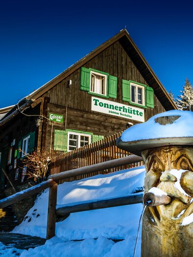 Tonnerhütte im Winter mit Schnee. | © Tonnerhütte