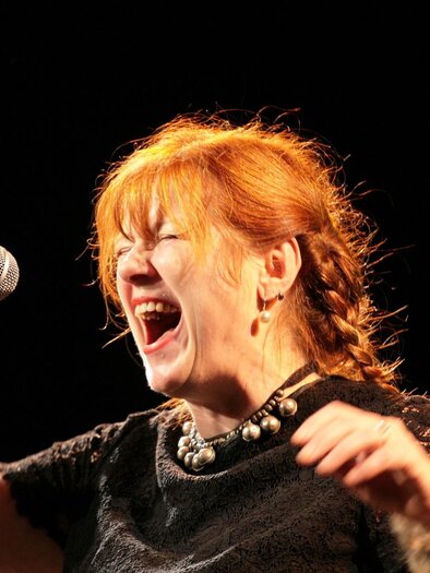 Singer Ingrid Hammer yodeling at the People’s Education Center in Graz. | © Ingrid Hammer