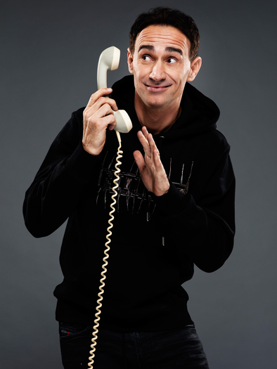 Gernot Kulis presents his solo comedy show "I Can't Help It!". The performance starts in February 2025. | © Manfred Baumann