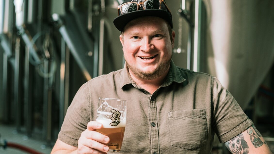 Braumeister Vasja zeigt die Kunst des Bierbrauens | © Brauhaus BEVOG
