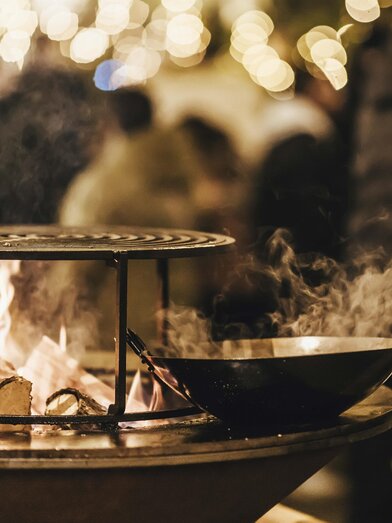 OFYR im Schlossinnenhof Burgau | © Kunsthandwerk Schloss Burgau | Familie Fraller | © Kunsthandwerk Schloss Burgau