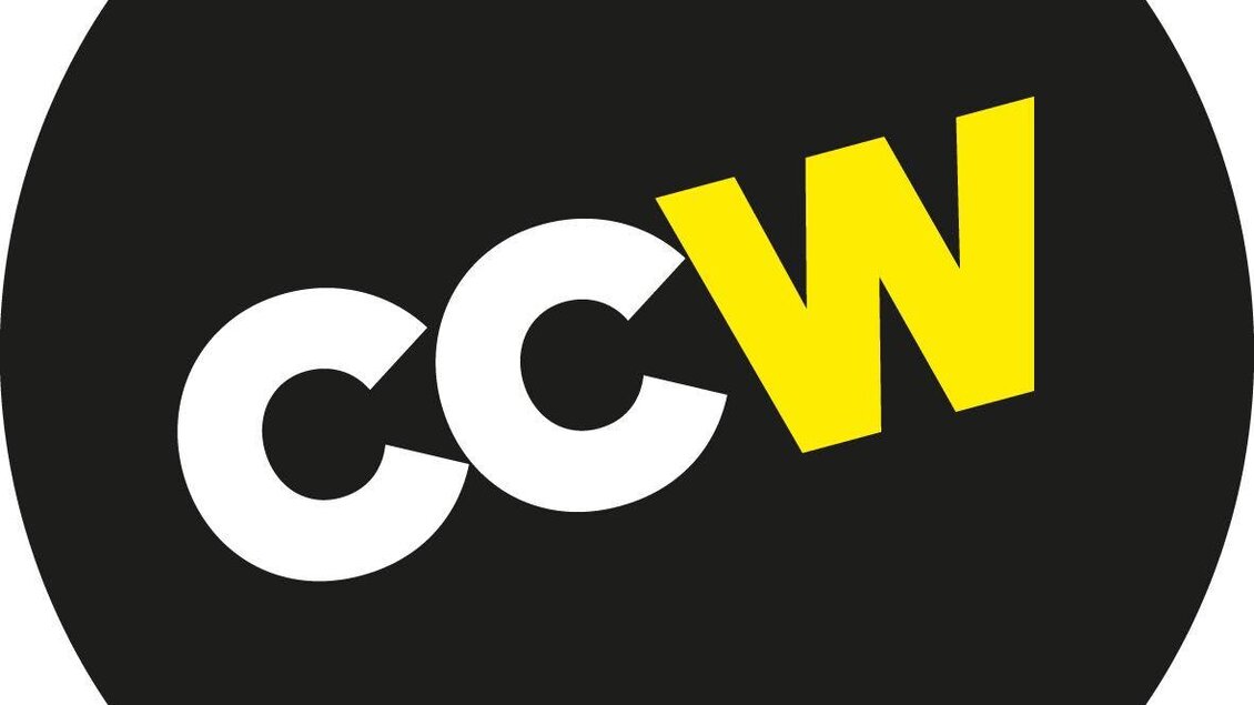 Ein rundes, schwarzes Logo mit den Buchstaben "CCW". Die Buchstaben sind in Weiß und Gelb gestaltet. | © CCW Stainach