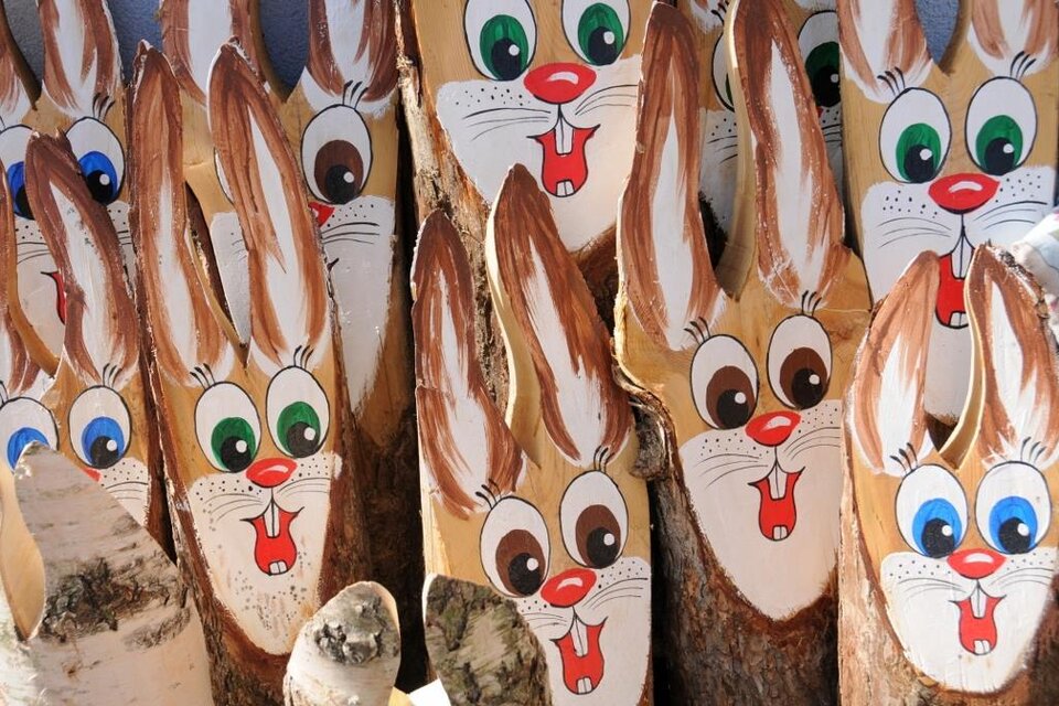 Osterhasen in Fischbach_aus Holz_Oststeiermark | © Ortsentwicklungsverein Sagenhaft Fischbach