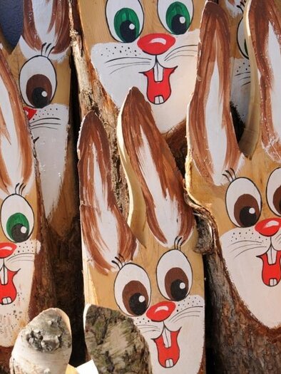 Osterhasen in Fischbach_aus Holz_Oststeiermark | © Ortsentwicklungsverein Sagenhaft Fischbach