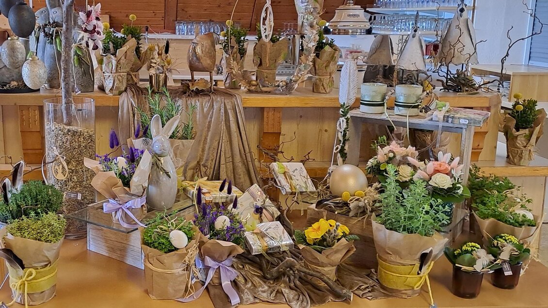 Diverse florale Produkte beim Ostermarkt im Kathreinerhaus in St. Kathrein am Offenegg | © Tourismusverband Oststeiermark