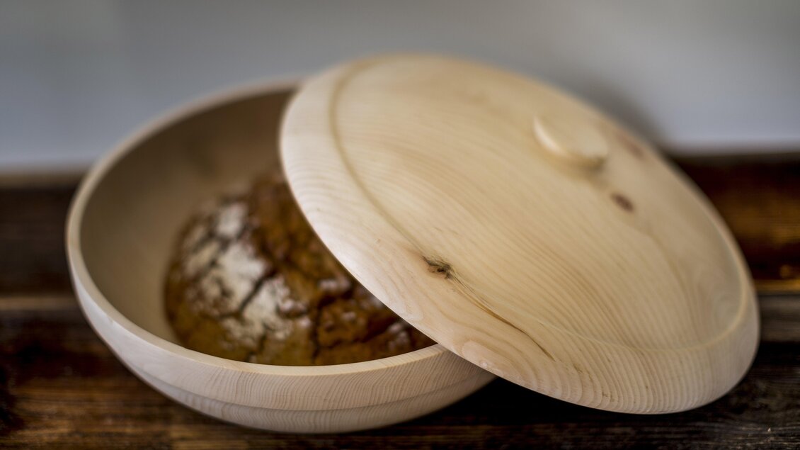 Drechslerei Lukas Lettmayer - Brotschale | © Ikarus