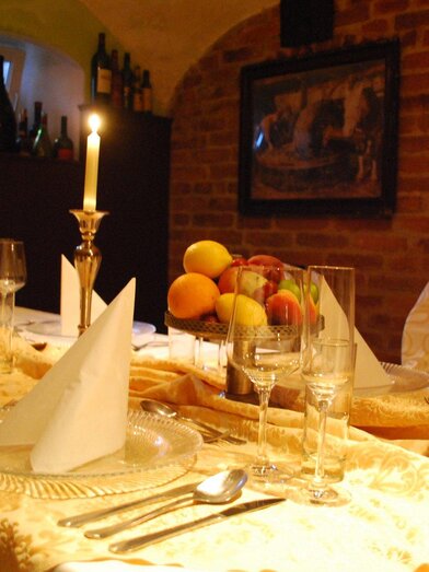 Festively decorated table in the Stadtkeller | © Stadtkeller | © Stadtkeller