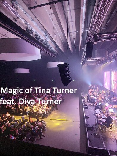 A live music event with a large crowd. On stage, lights and instruments are visible while the performance is happening. | © Tina Turner