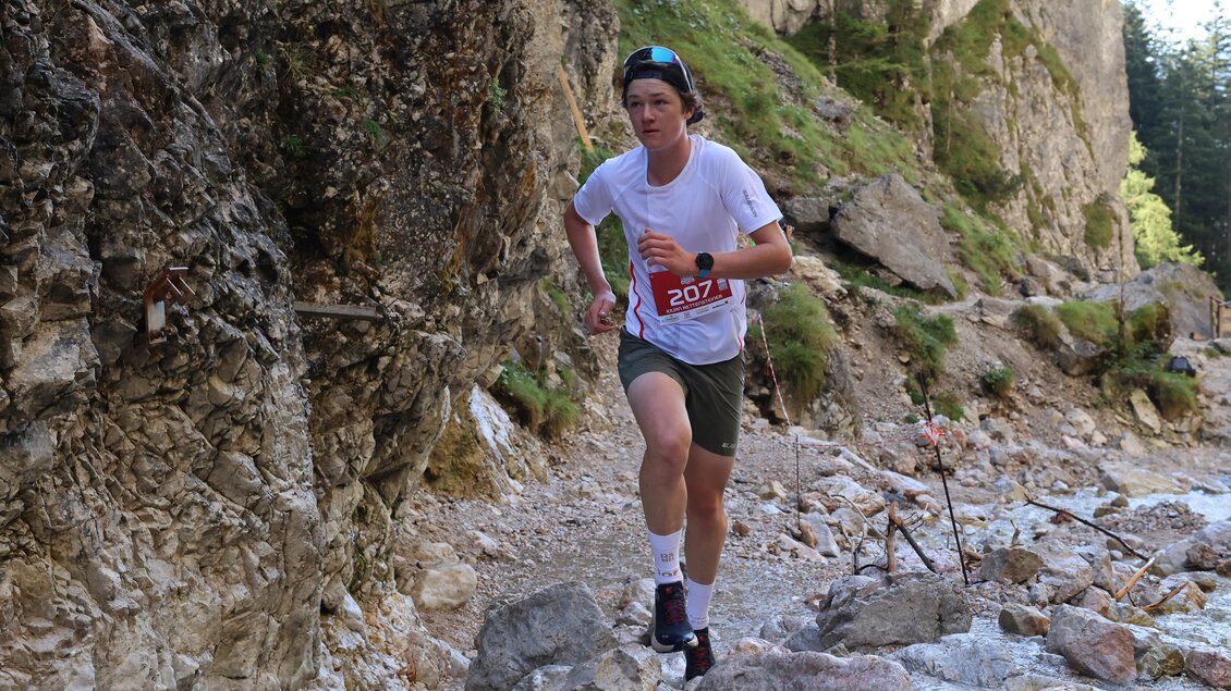 Läufer in den Bergen  | © Hans Simonlehner