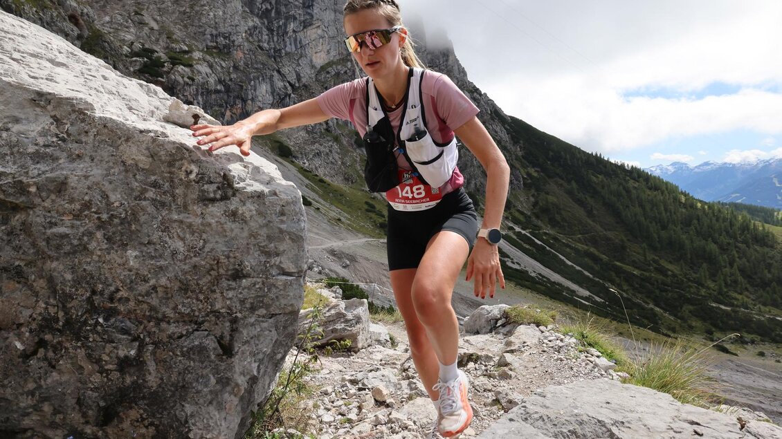 Läuferin am Berg  | © Hans Simonlehner