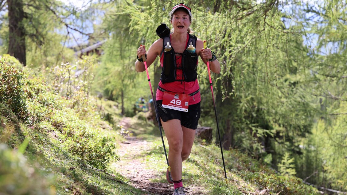 Läuferin im Wald | © Hans Simonlehner