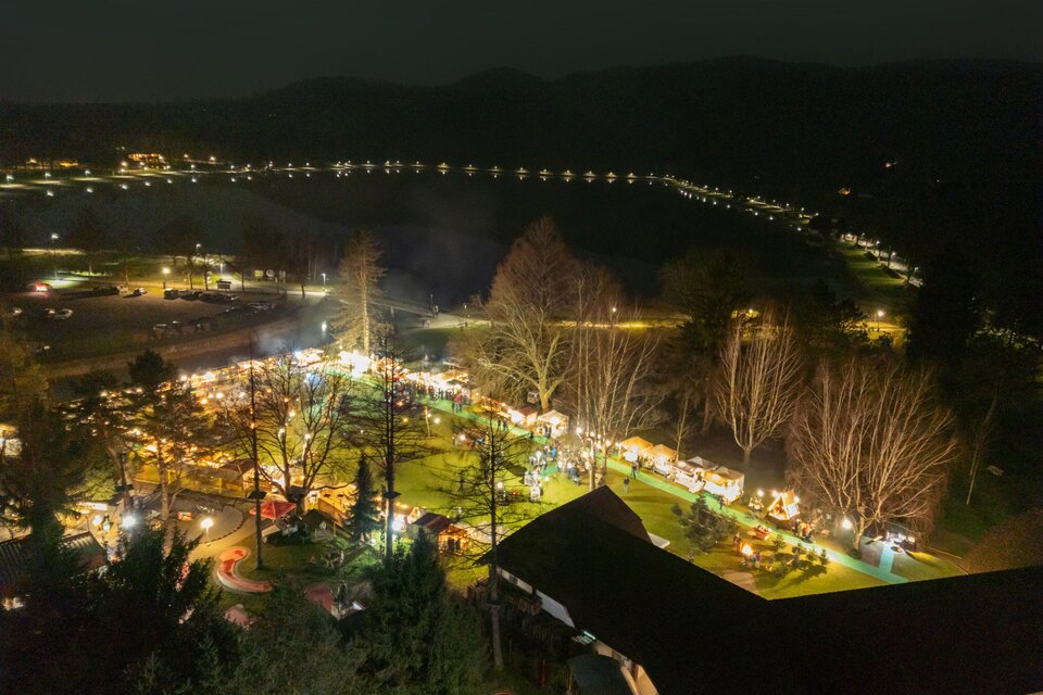 Stimmungsvolle Adventstimmung am Stubenbergsee. | © Martin Grabmayer-fotospass.at