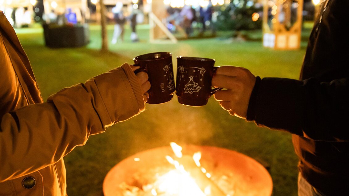Wärmen am offenen Feuer. | © Martin Grabmayer-fotospass.at