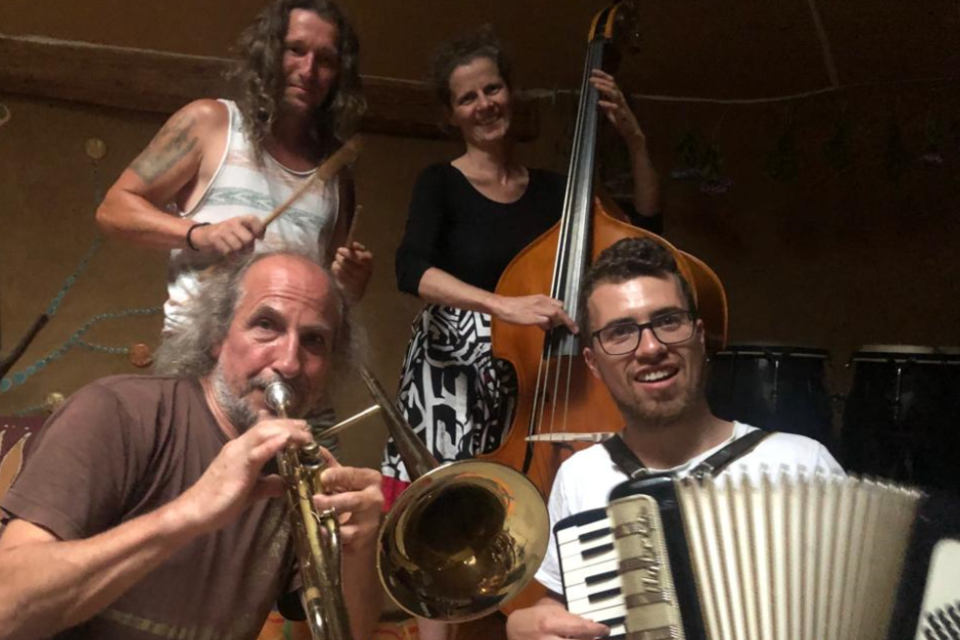 Wihon in famoser Begleitung_Oststeiermark | © KK