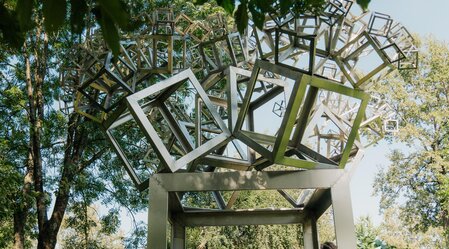 Skulptur: 3D Fraktal v. Hartmut Skerbisch | © Region Graz - studio draussen | © Region Graz - studio draussen