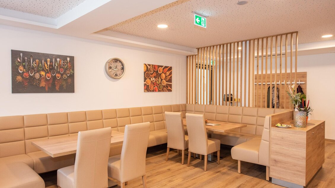 zu sehen ist der Gastraum im 2Punkt0. | © Helmut Schweighofer