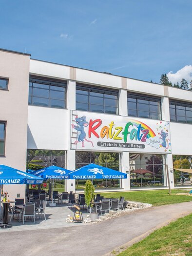 The exterior view of 2Punkt0 is visible. | © Helmut Schweighofer