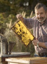 Beekeeper Kreiner_Karl_Eastern Styria | © Tourismusverband Oststeiermark | Bernhard Bergmann | © Tourismusverband Oststeiermark