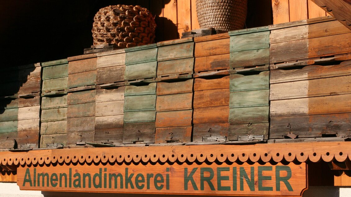 Imkerei Kreiner_Bienenstöcke_Oststeiermark | © Imkerei Kreiner