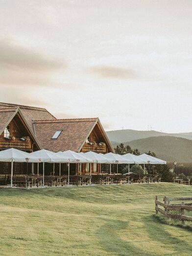 Bratlalm_cottage from the outside_Eastern Styria | © CMVisuals | © cmvisuals