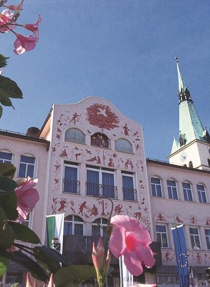 Arik-Brauer-Rathaus-Voitsberg_Frühling | © Robert Cescutti