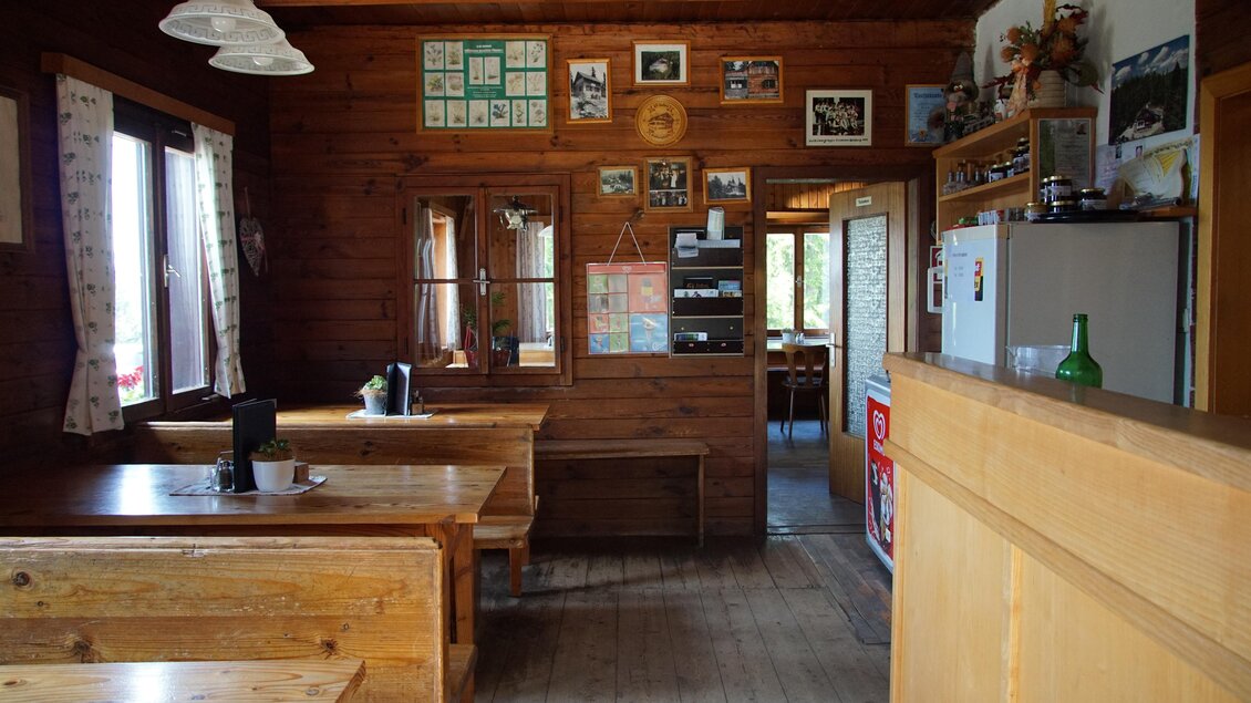 Gaststube in der Arzberghütte. | © Oststeiermark Tourismus