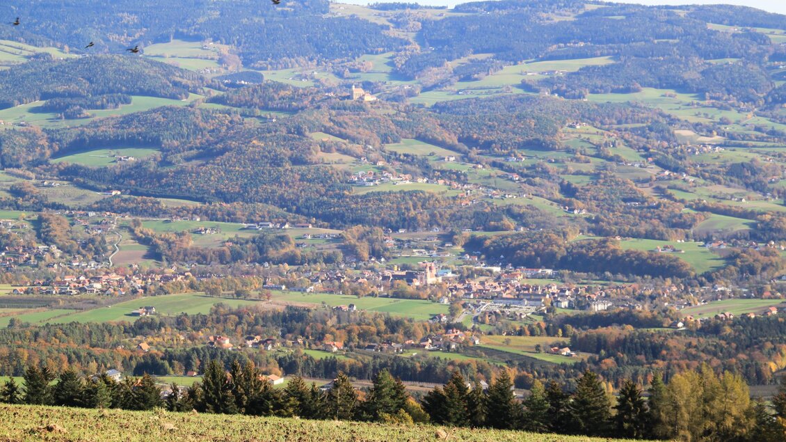 Jochbauerhöhe_Aussicht aufs Tal_Oststeiermark | © Hermann Auerbäck