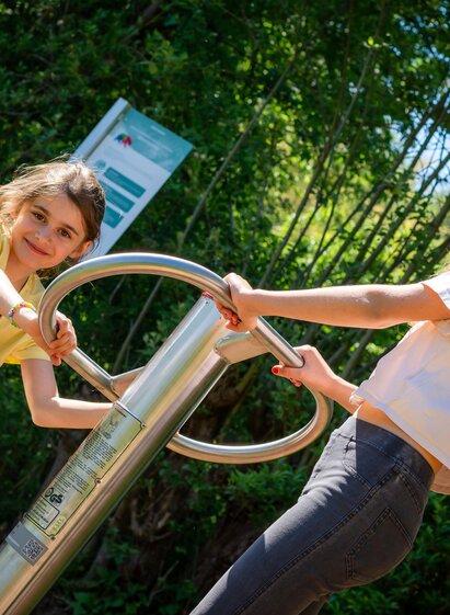 Kinder bei der Bärenstarke Wanderarena Schäffern | © Gemeinde Schäffern
