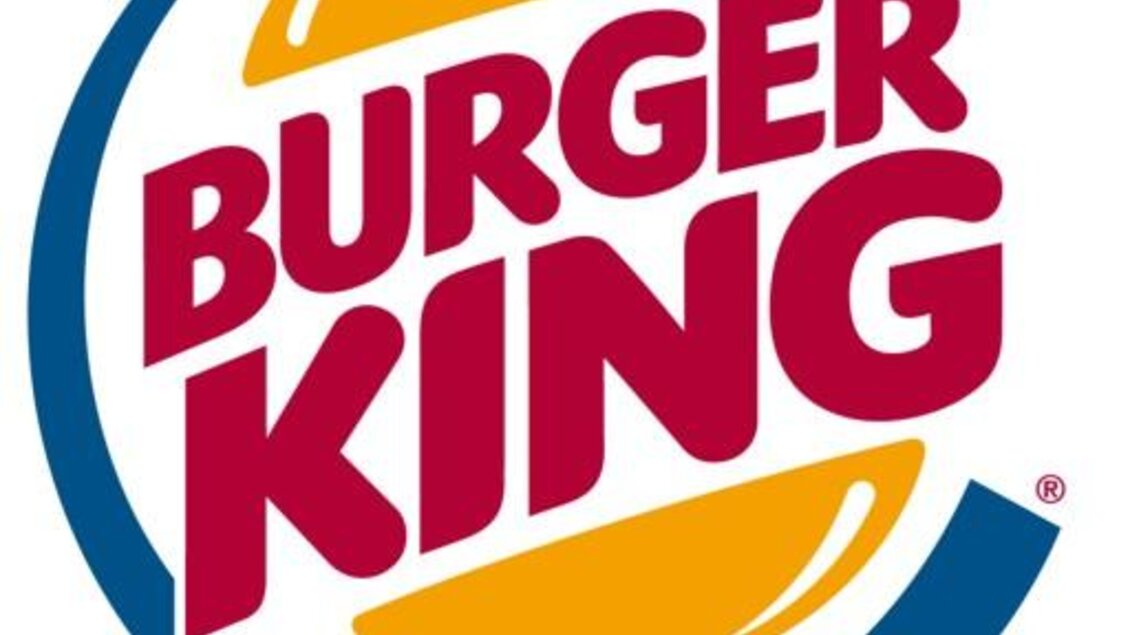 Das Bild zeigt das Logo von Burger King. Es besteht aus dem Schriftzug „BURGER KING“ in rot und gelben Hamburger-Symbolen.