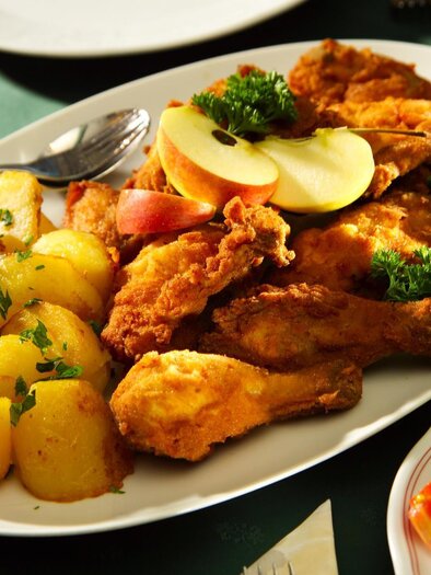 Knuspriges Backhendl | © Thermen- & Vulkanland